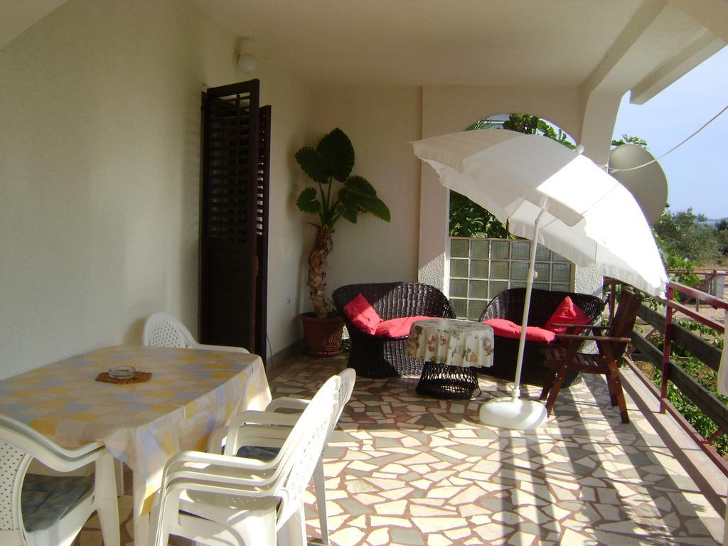 Apartments Radulovic Biograd Na Moru Room photo